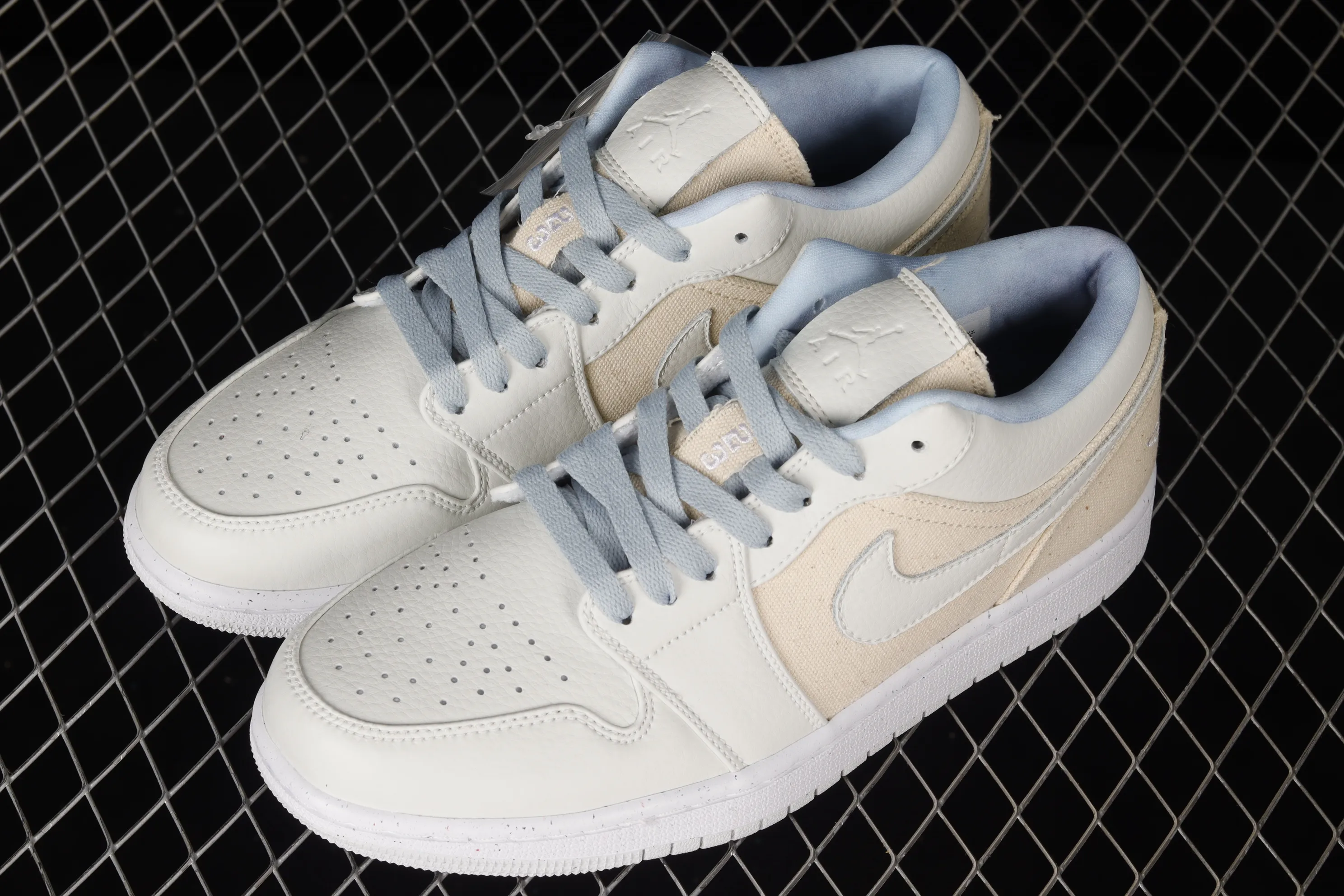 All categories Air Jordan Jordan series basketball shoes Air Jordan 1 Low Air Jordan 1 Low "Canvas" AJ1 Joe 1 cloud powder low-top basketball shoes DQ4151-500